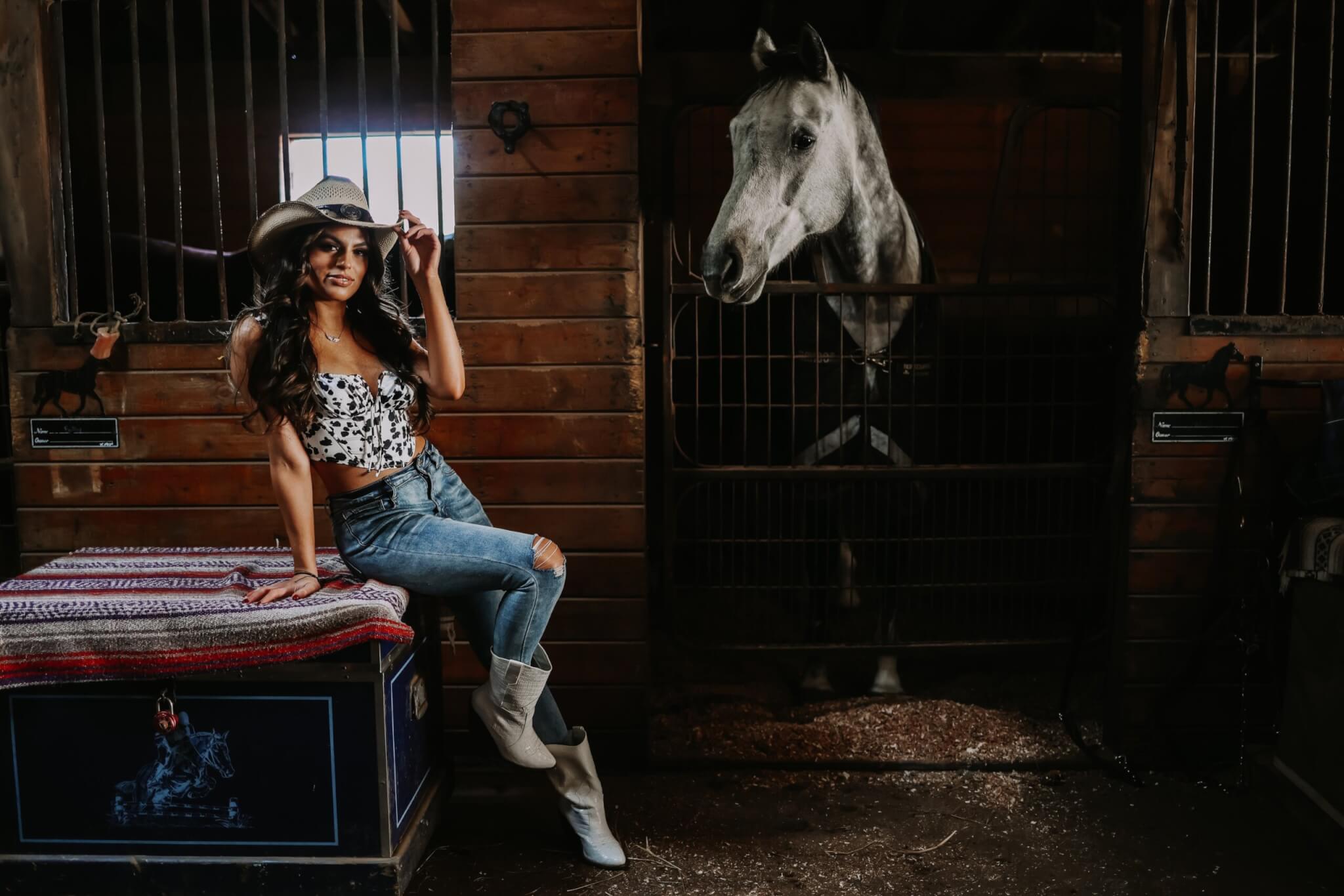 “This is truly an out-of-the-box opportunity”: Saddle up for The Barn – an Alli Murphy Photography Experience